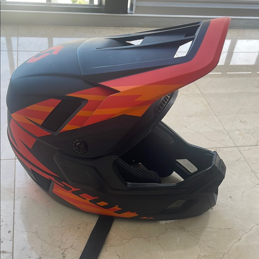 SCOTT Sleek Black and Red VR Helmet